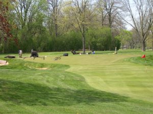 Golf green drainage installation
